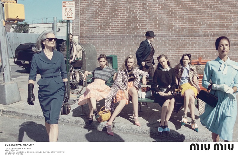 	MIU MIU 2015秋冬女裝廣告

MIU MIU 2015秋冬廣告顯露出未經修飾的洗練與低調風格，由攝影大師Steven Meisel掌鏡拍攝，麥迪森布朗 (Maddison Brown)、海莉蓋茲(Hailey Gates)、米亞高斯(Mia Goth)和史黛西馬汀(Stacy Martin)共同演繹。這組廣告以「主觀現實」命名，每一幅作品又各自有鮮活動人的小標題。看似漫不經心的構圖與透視邏輯中隱藏著高度主觀的視覺角度：行走的路人進入鏡頭，搖下的車窗成為取景框架，行人無意中上演的情境成為片中背景。模特兒與鏡頭對視，大膽的加以挑釁，彷彿攝影師的鏡頭干擾了她的拍攝過程。