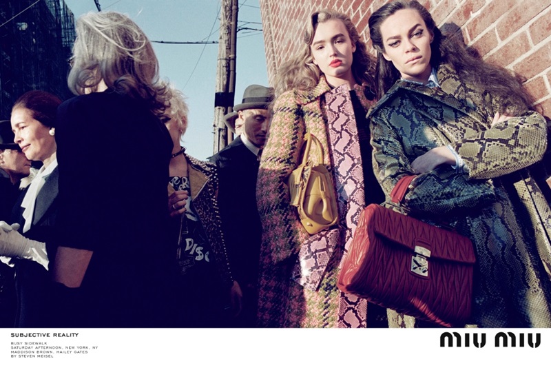 	MIU MIU 2015秋冬女裝廣告

MIU MIU 2015秋冬廣告顯露出未經修飾的洗練與低調風格，由攝影大師Steven Meisel掌鏡拍攝，麥迪森布朗 (Maddison Brown)、海莉蓋茲(Hailey Gates)、米亞高斯(Mia Goth)和史黛西馬汀(Stacy Martin)共同演繹。這組廣告以「主觀現實」命名，每一幅作品又各自有鮮活動人的小標題。看似漫不經心的構圖與透視邏輯中隱藏著高度主觀的視覺角度：行走的路人進入鏡頭，搖下的車窗成為取景框架，行人無意中上演的情境成為片中背景。模特兒與鏡頭對視，大膽的加以挑釁，彷彿攝影師的鏡頭干擾了她的拍攝過程。