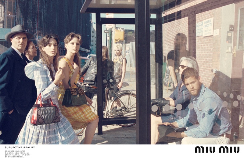 	MIU MIU 2015秋冬女裝廣告

MIU MIU 2015秋冬廣告顯露出未經修飾的洗練與低調風格，由攝影大師Steven Meisel掌鏡拍攝，麥迪森布朗 (Maddison Brown)、海莉蓋茲(Hailey Gates)、米亞高斯(Mia Goth)和史黛西馬汀(Stacy Martin)共同演繹。這組廣告以「主觀現實」命名，每一幅作品又各自有鮮活動人的小標題。看似漫不經心的構圖與透視邏輯中隱藏著高度主觀的視覺角度：行走的路人進入鏡頭，搖下的車窗成為取景框架，行人無意中上演的情境成為片中背景。模特兒與鏡頭對視，大膽的加以挑釁，彷彿攝影師的鏡頭干擾了她的拍攝過程。