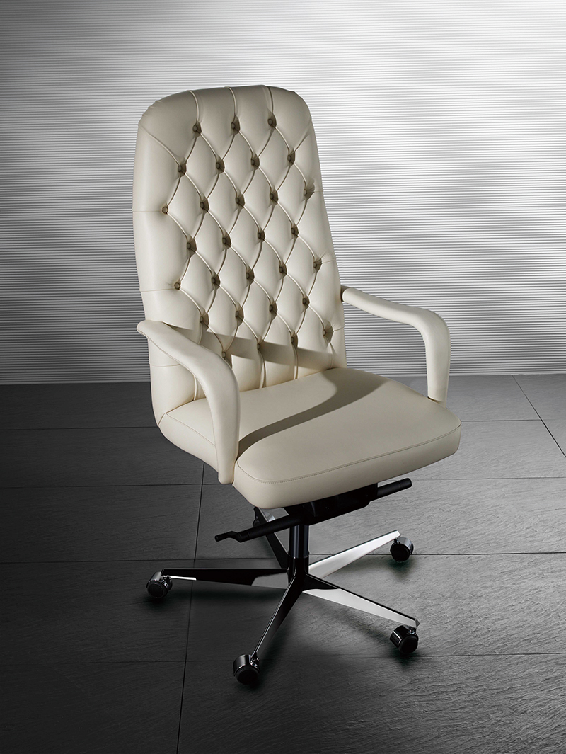 FENDI Casa President Armchair 讓你享受總統級的待遇。