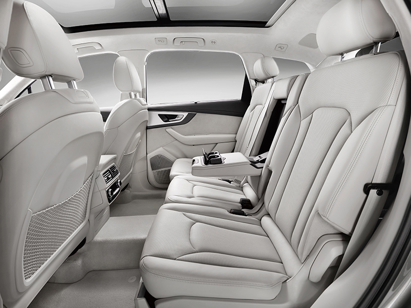 Audi Q7在內部空間上，較舊款獲得更多頭、肩與腿部空間。