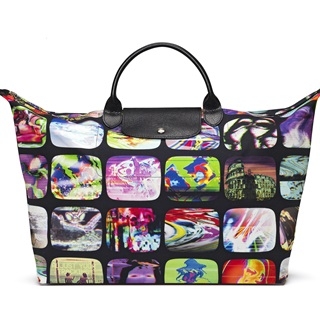 Jeremy Scott x Longchamp《遠端遙控》重溫60年代的科幻時...