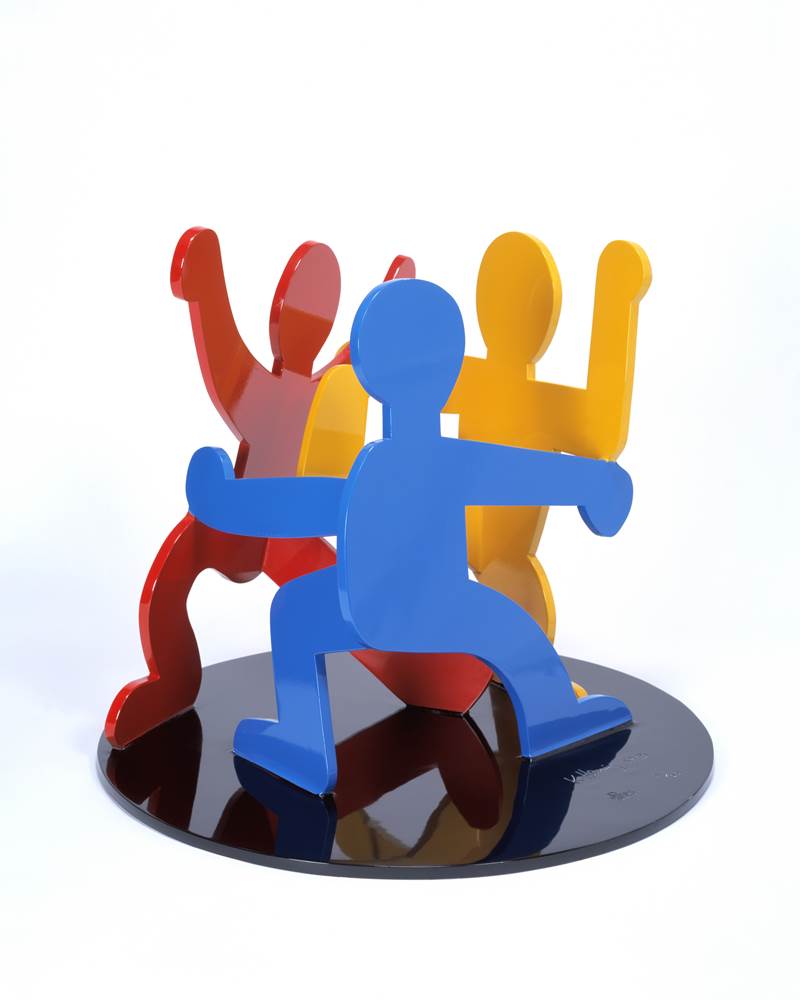 看起來十分活潑的《跳舞仨人 Three Dancing Figures》。