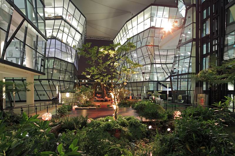 替Hermès打造奇幻祕密花園造景。