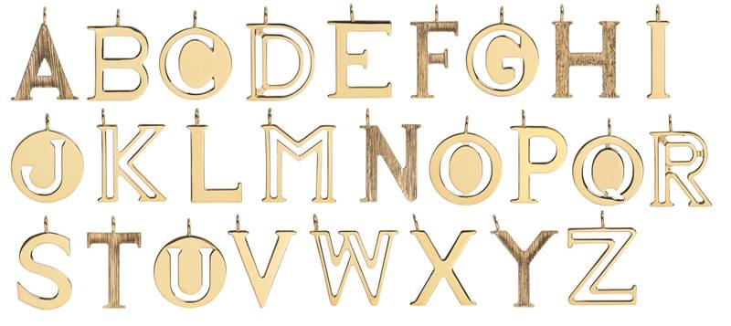 Chloé字母吊飾／NTD3,000。