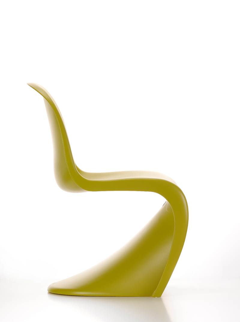一體成型的塑膠材質以Panton Chair，是Verner Panton的代表作。（MOT CASA）