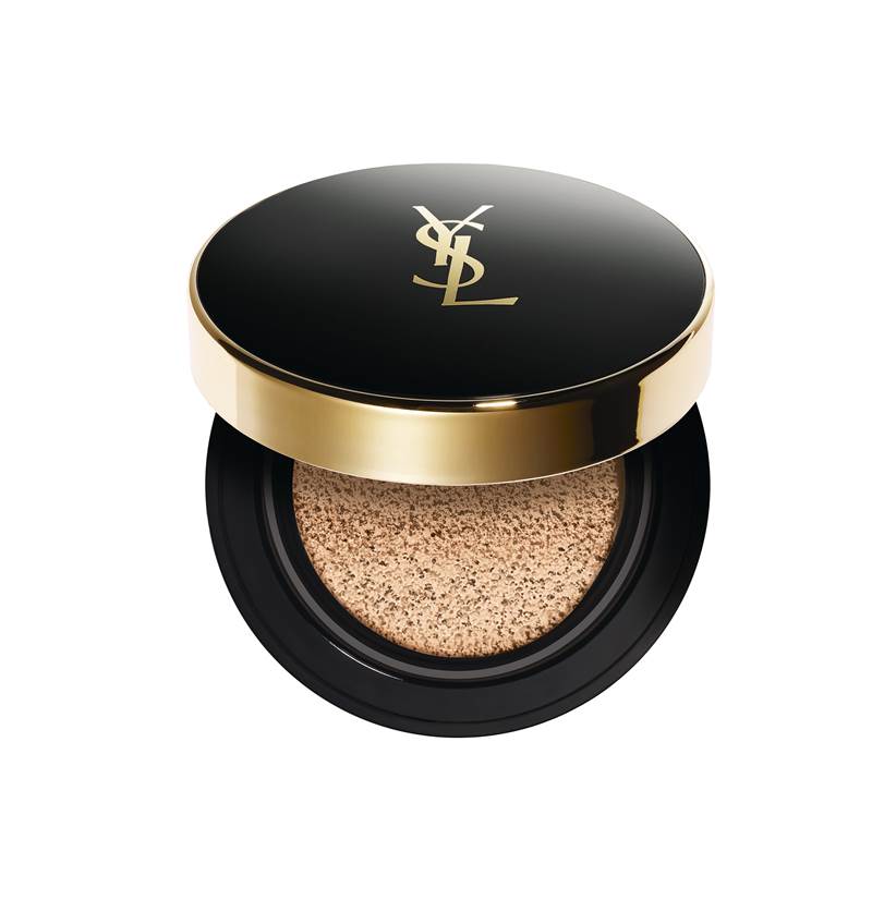 YSL 恆久完美氣墊粉餅。