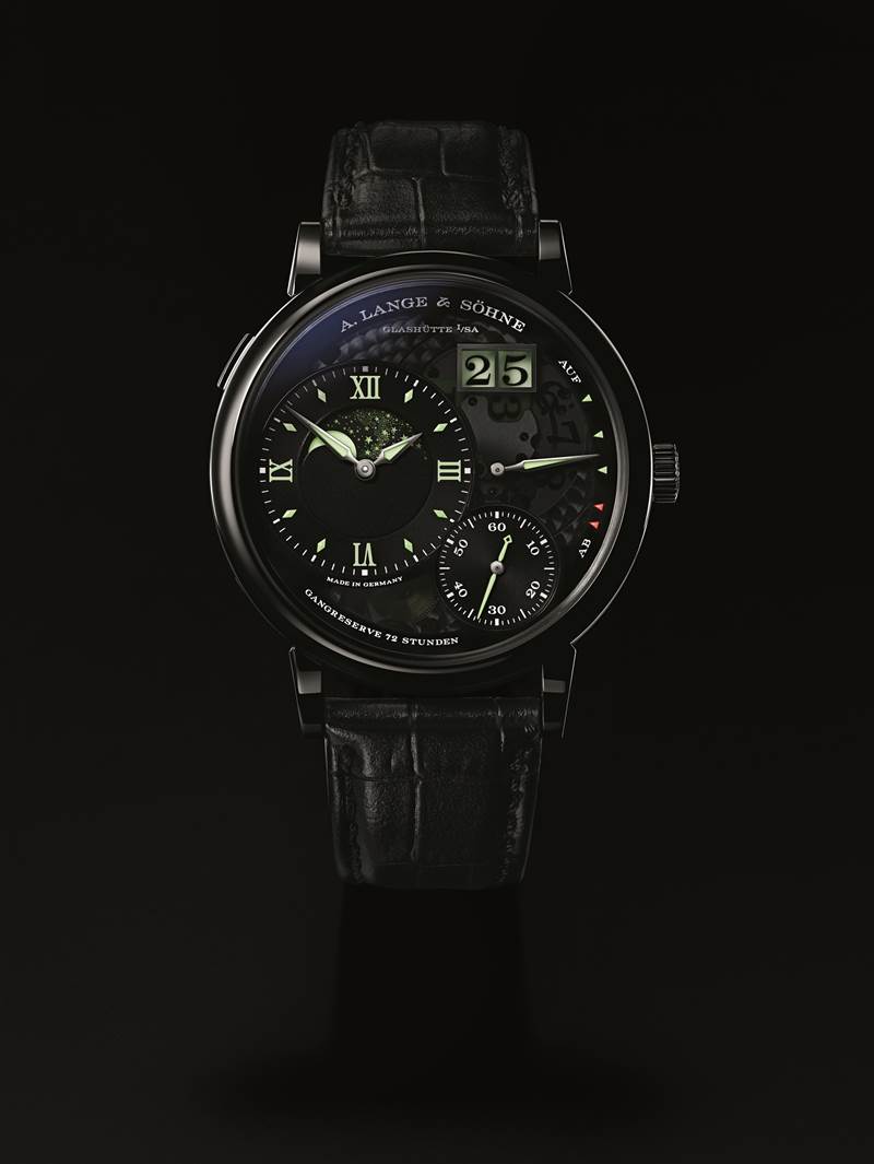 Grand Lange 1 Moon Phase Lumen腕錶，動力儲存為72小時，配備41毫米鉑金950錶殼，限量200枚。
