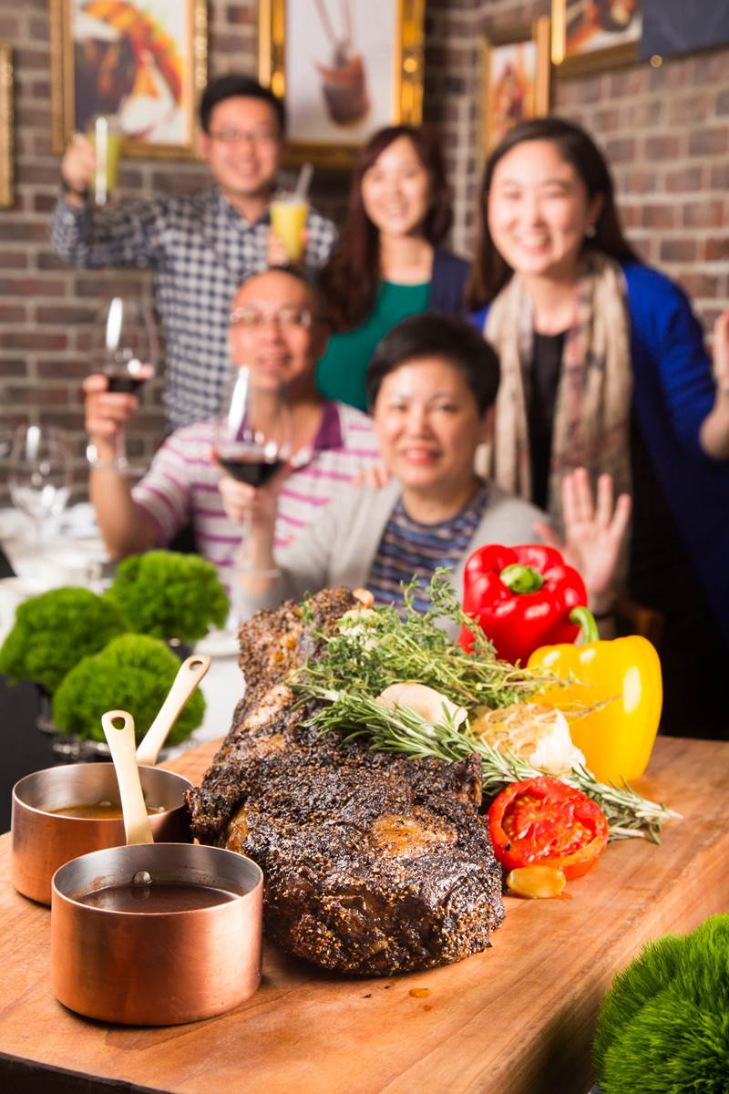 晶華酒店推「美國爐烤肋眼牛肉」以及「美國爐烤戰斧牛排」饗宴外帶大餐。