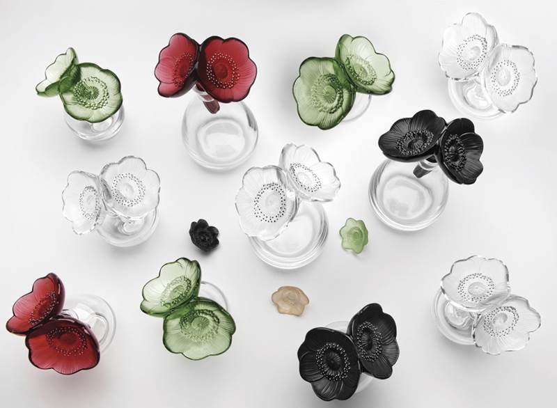 Lalique蓮花ANÉMONE香水瓶，花朵即在眼前綻放。（Lalique）