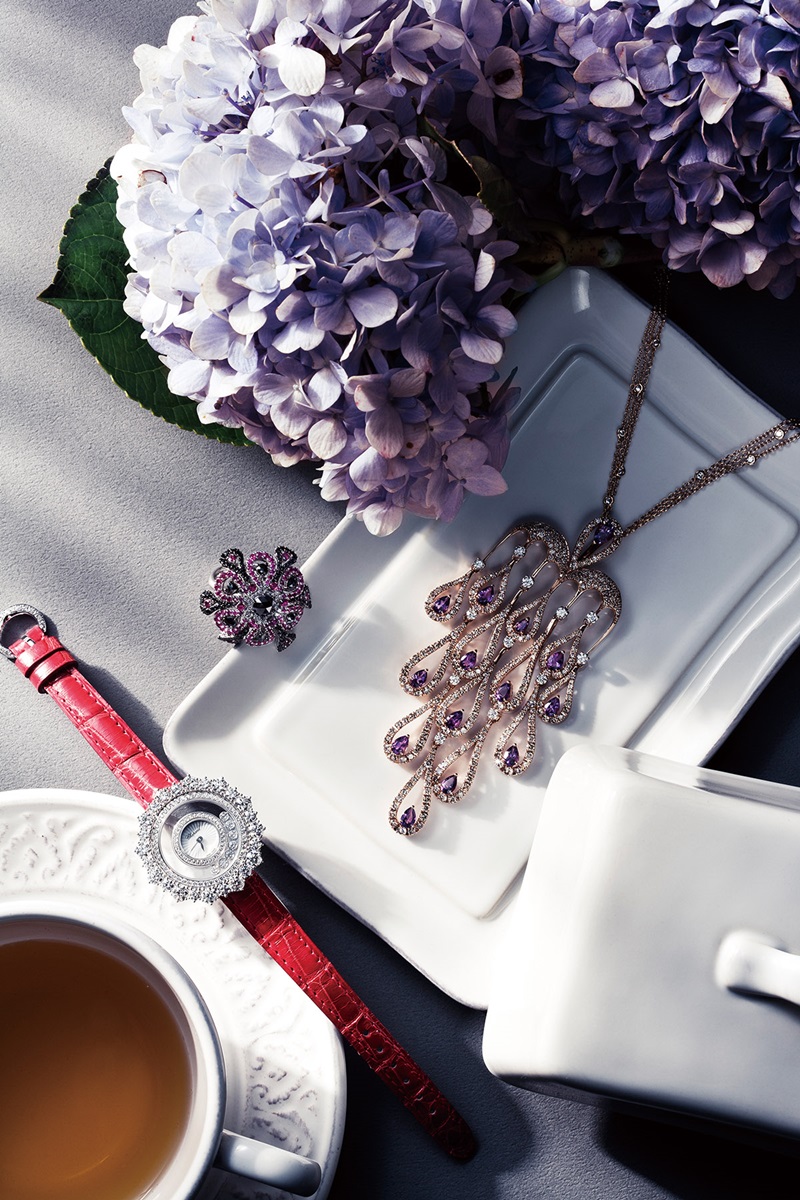 Chopard Happy Diamonds系列腕錶／NTD1,715,000。
DAMIANI Shirodara系列項鍊／NTD2,120,000。
DAMIANI Loto系列戒指／NTD484,000。

Crate and Barrel奶油碟。
ZARA HOME咖啡杯碟組。
