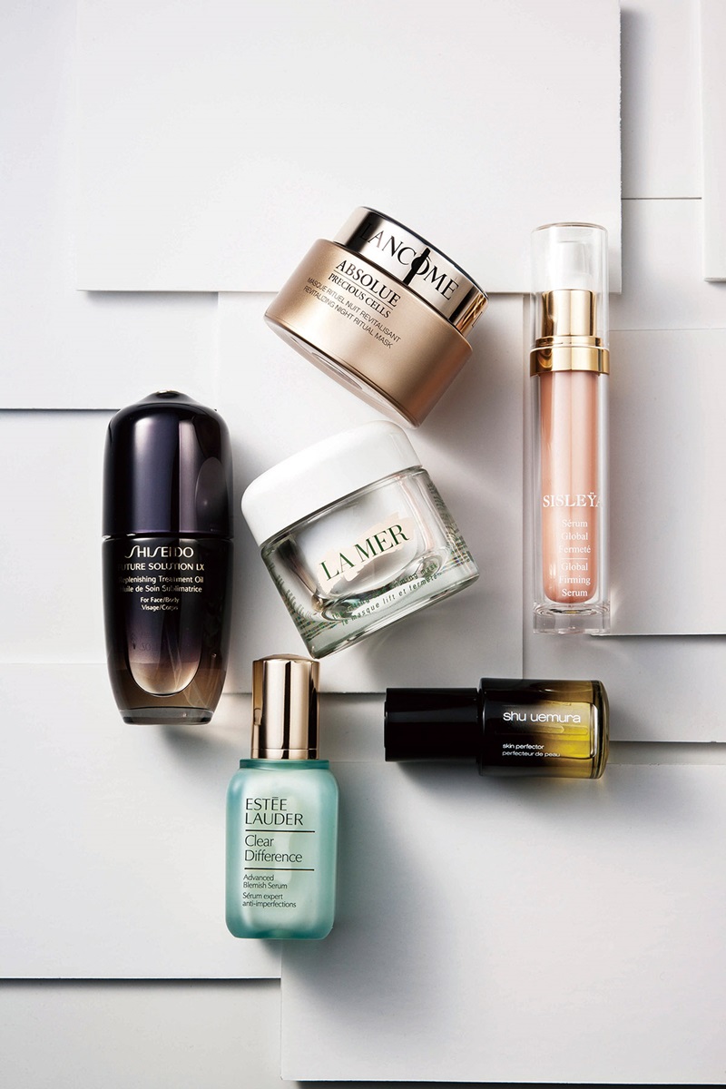 Lancôme 絕對完美玫瑰乳霜面膜75ml／NTD7,600。
Sisley抗皺活膚緊緻彈力精華30ml／NTD14,900。
Shiseido 時空琉璃御藏美容油精萃75ml／NTD5,200。
LA MER緊緻塑顏乳霜面膜50ml／NTD8,500。
Estée Lauder煥膚新生精華 50ml／NTD3,400。
shu uemura極上光完美精華油30ml／NTD2,400。
