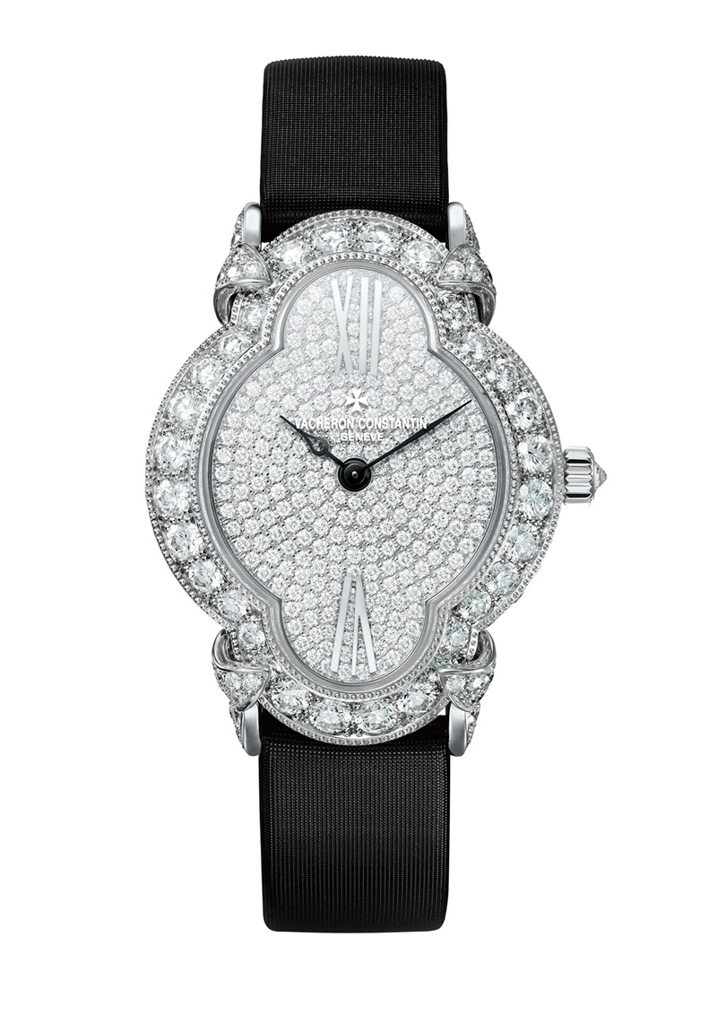 Vacheron Constantin Heures Créatives Heure Romantique 弧線輪廓珠寶腕錶，手動上鍊機芯、時分顯示、18K白金鑲嵌美鑽錶殼、防水30米、錶徑26.5 x 34mm。
