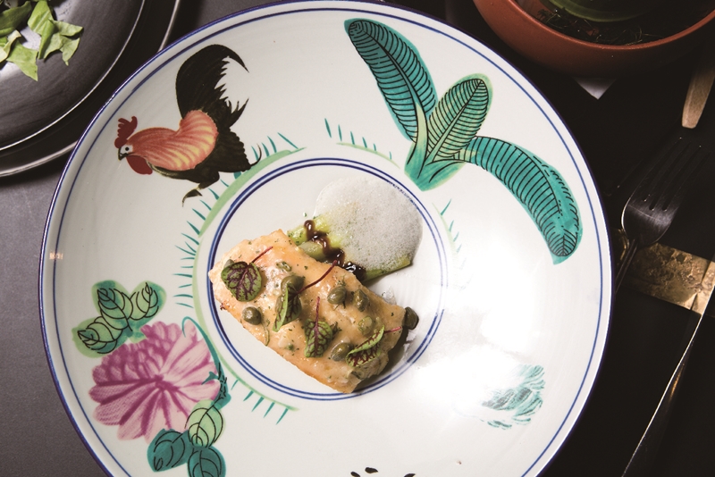 鰈魚排奶油醬汁加入三星蔥、豆豉，台法混血風味。