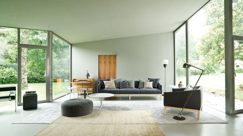 RIVA1920 Softwood sofa沙發，用純木打造框架，製作每件沙發的同時，會再為種植一棵樹，來保護地球。（西法）