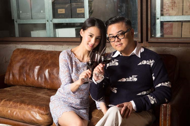 時尚名模宋紀妍與先生的夫妻微醺之趣
