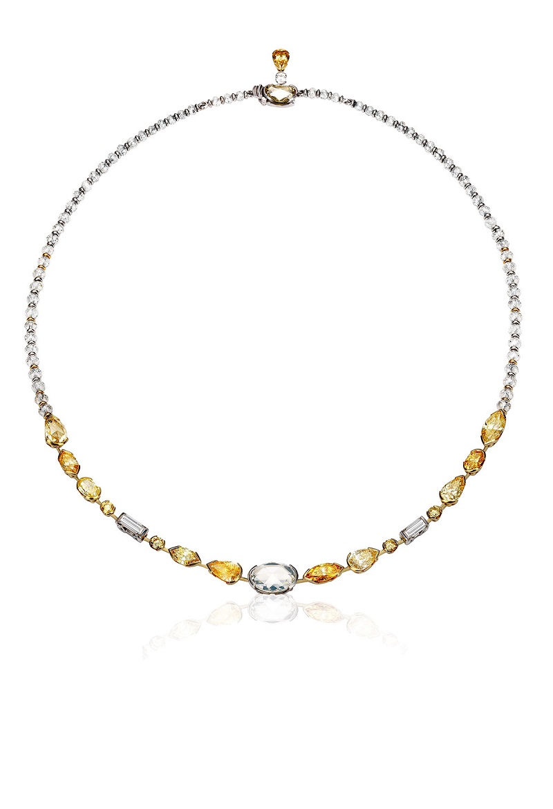 De Beers Swan Lake Y字鍊，黃鑽、白鑽、共94顆鑽石，總重34.48克拉／NTD7,750,000。