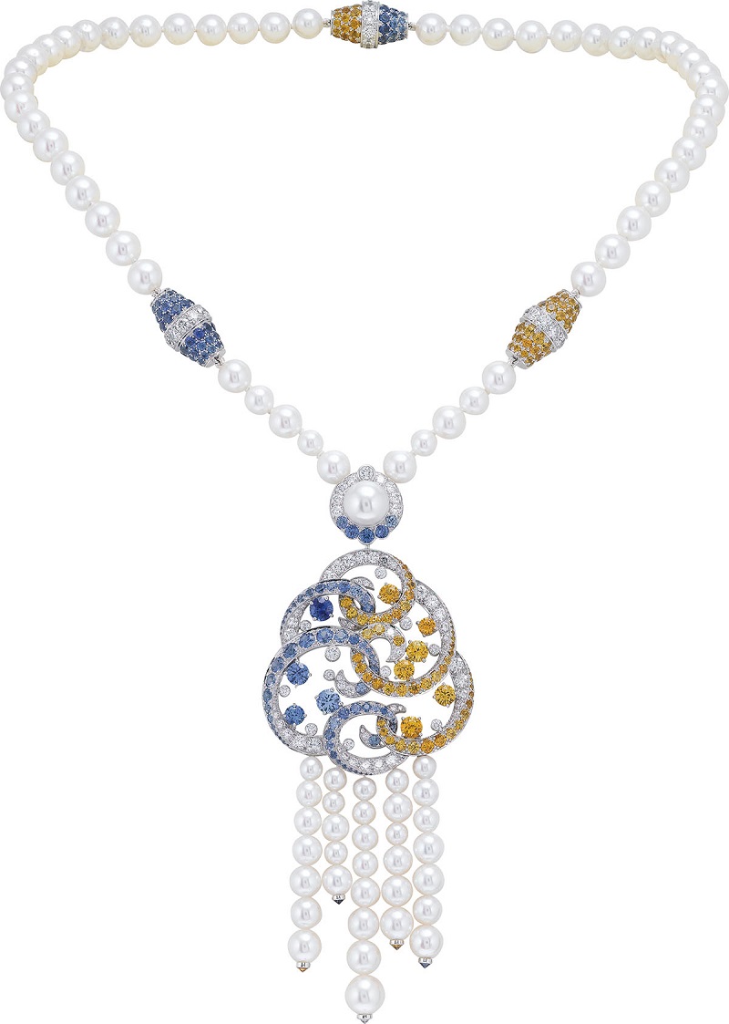 Van Cleef & Arpels Seven Seas Benguerra 珍珠長項鍊，白K金、鑽石、藍寶石、黃色剛玉、錳鋁石榴石、白色養殖珍珠／價格未定。