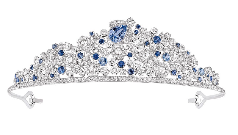 Chaumet Bee My love 冠冕，鑽石、藍寶石、黃色藍寶、白K金／NTD7,800,000。