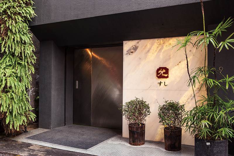 允壽司的店面，彷彿告訴你裡頭藏著驚喜。