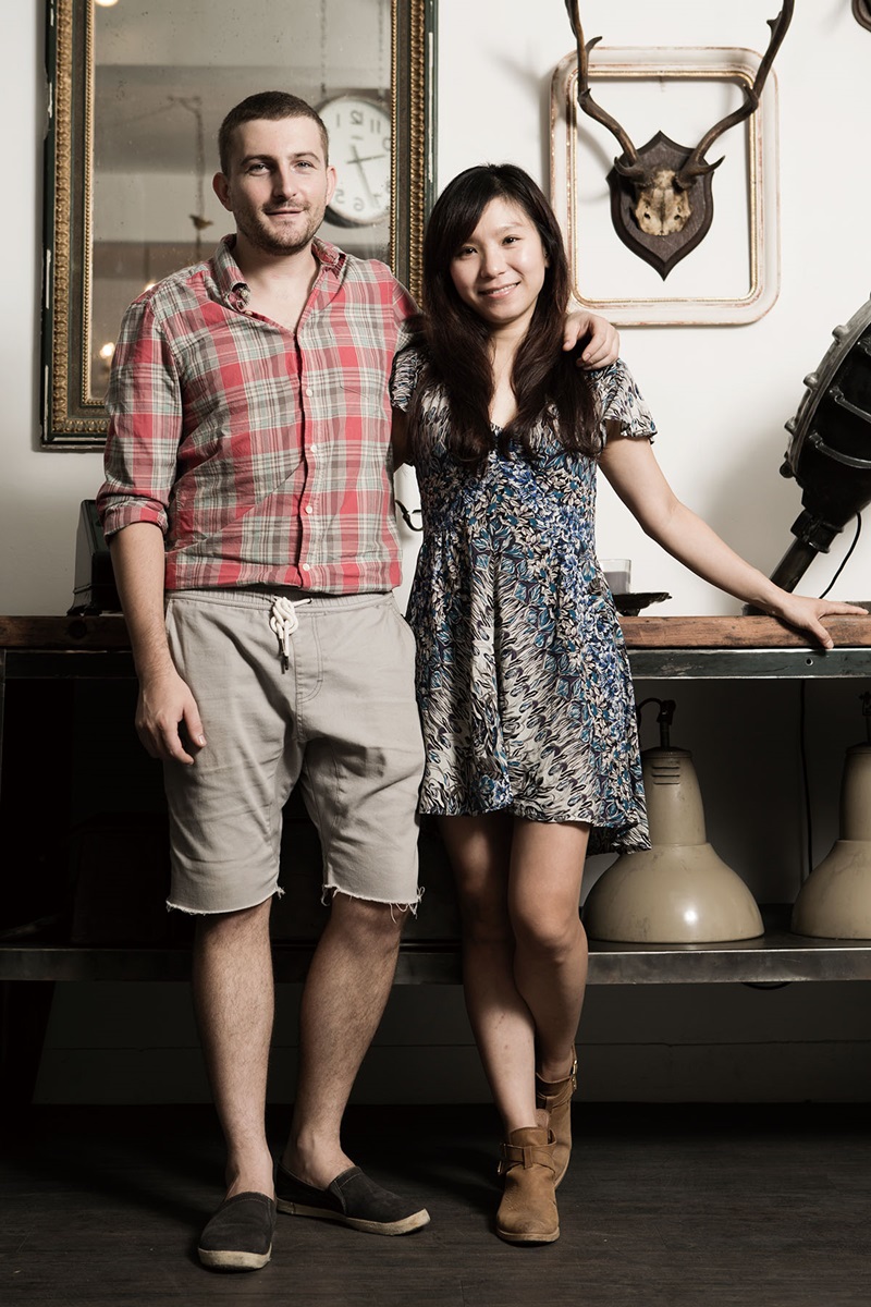 台灣女孩Joanne和法國男孩Fabien一起經營iwadaobao，蒐羅稀有珍貴的歐洲骨董家具家飾。