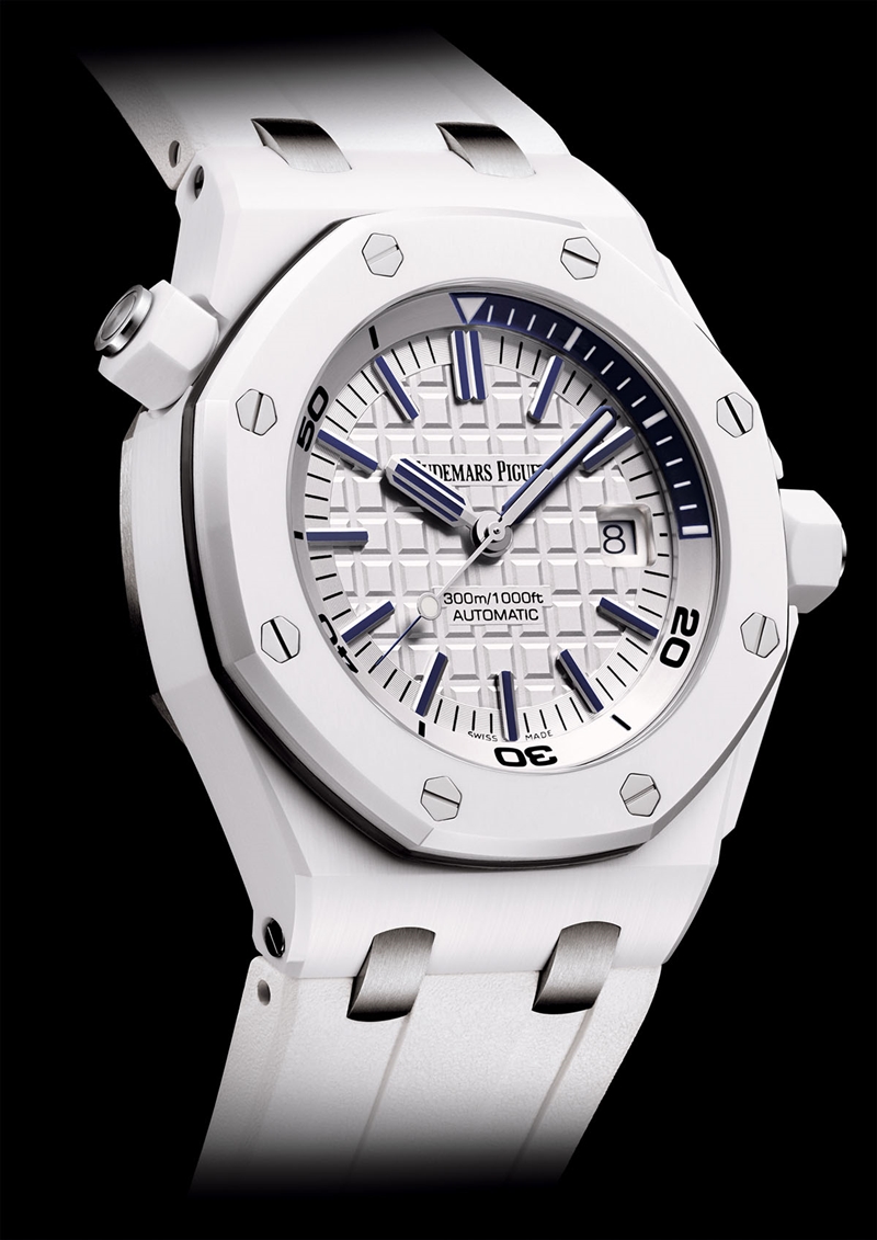 AUDEMARS PIGUET愛彼錶 皇家橡樹離岸型系列DIVER潛水錶，自動上鍊機芯、白色超級陶瓷錶殼、時分秒顯示、日期窗、42mm、防水深度300米。