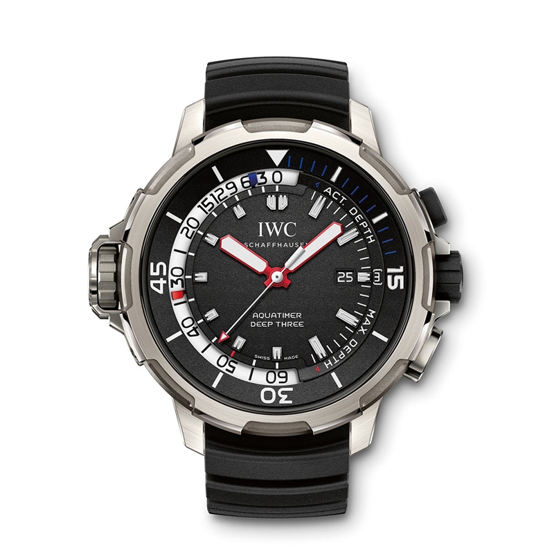 IWC 海洋時計深海三號腕錶，自動上鍊機芯、鈦金屬錶殼、時分秒顯示、46mm、防水深度100米。