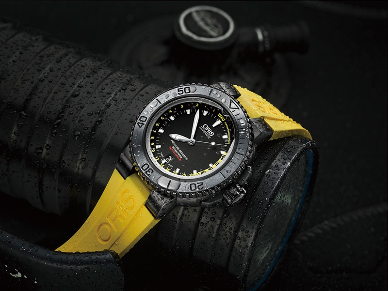 ORIS Aquis Depth Gauge 深度測量潛水錶，自動上鍊機芯、不鏽鋼錶殼、時分秒顯示、日期窗、46mm、防水深度500米。