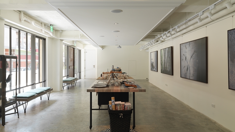 多功能間展出Folio選品，也不定時展出藝術作品。