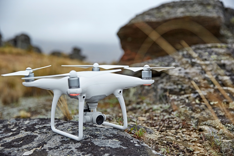 DJI PHANTOM 4，建議售價／NTD53,000。