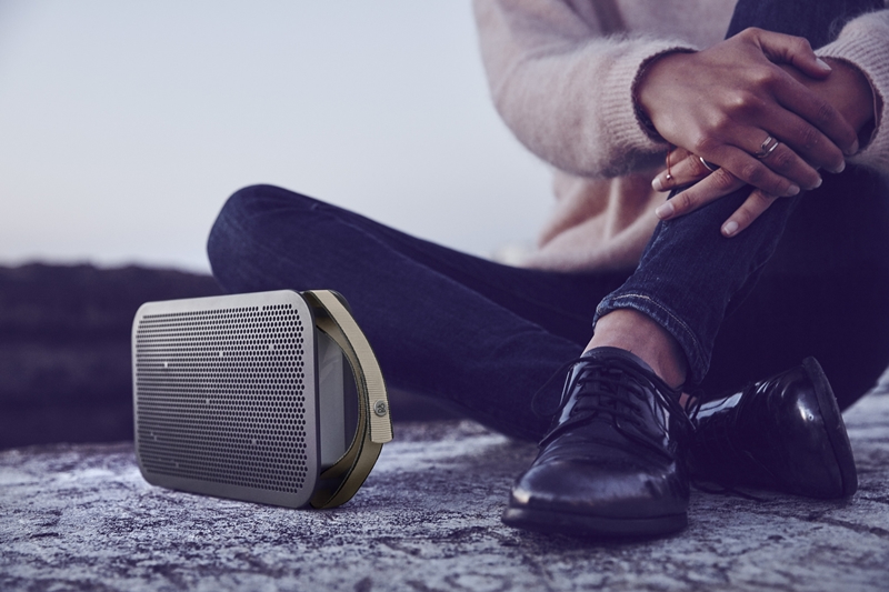 Beoplay A2 Active全新尼龍織紋吊帶設計，更為這款藍牙喇叭增添時尚感。