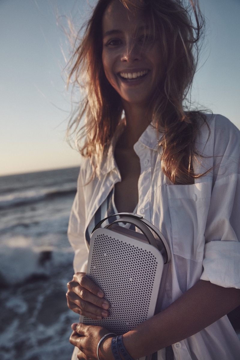 Beoplay A2 Active擁有True 360度全向式聲音技術，讓你與好友盡情跟著旋律放肆舞動。