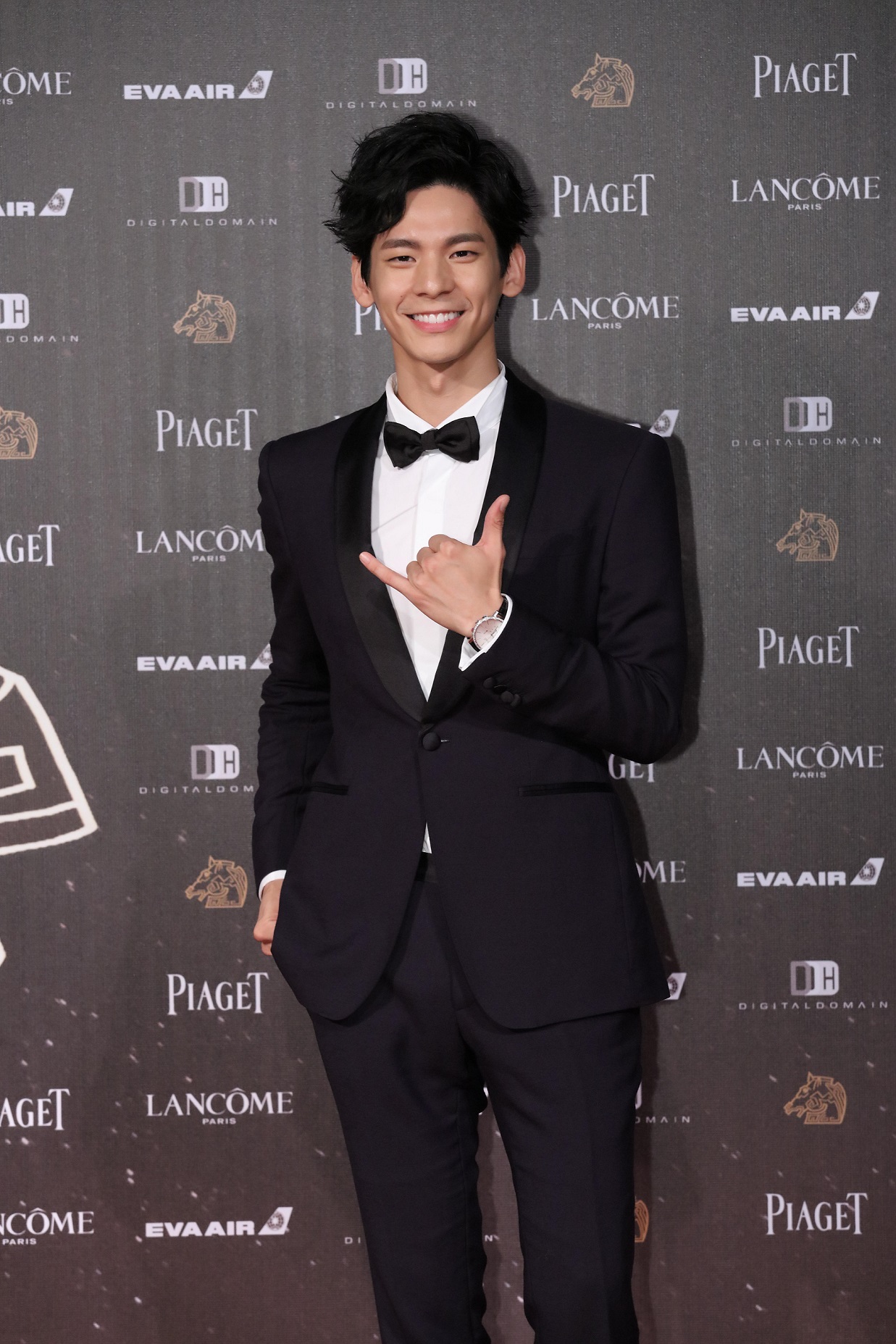 最佳男配角林柏宏以絲瓜領西服展現年輕一代正式卻不拘束的自由玩心，Piaget腕錶則是為他平衡了一絲穩重。