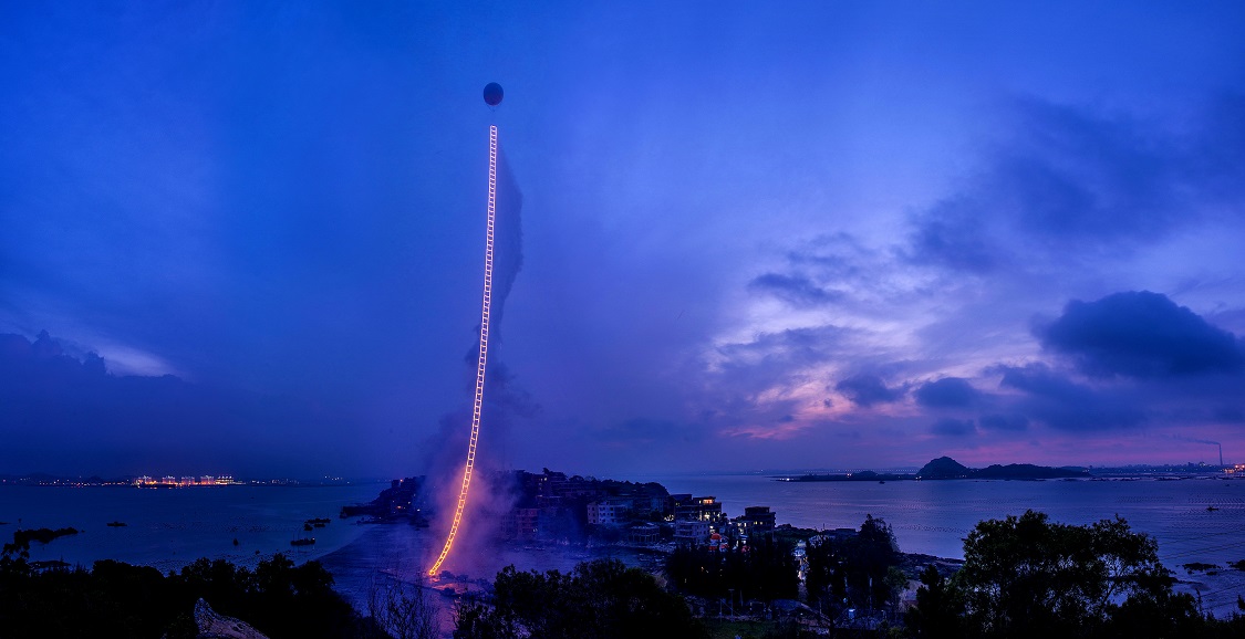 在雲端上放火的頑童　蔡國強
Sky Ladder: The Art of Cai Guo-Qian