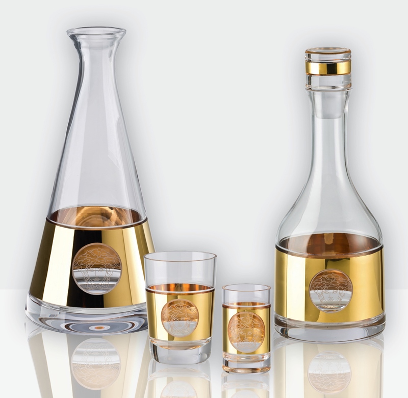 餐具／Versace Home。