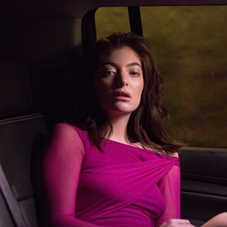 睽違4年，Lorde釋出全新單曲〈Green Light〉