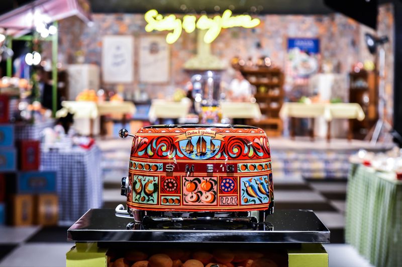 上得了秀台也下得了廚房，Dolce & Gabbana熱情攻陷小家電