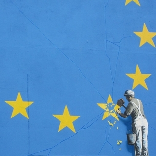 法國才新選上總統，是誰故意畫了這幅壁畫諷刺歐盟？