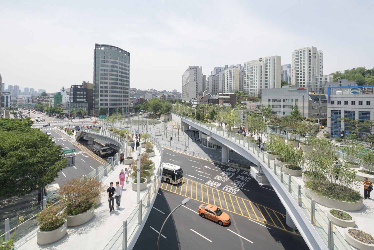 【#Architecture】首爾觀光新景點！近1公里長的空中花園其實是廢物利用