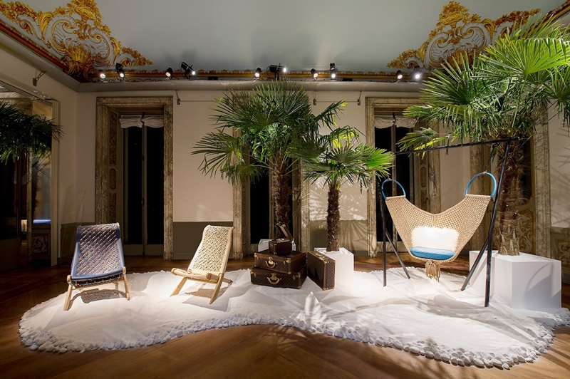 Louis Vuitton的Objets Nomades輕旅系列家具，以叢林意象為展場造景，將花卉線條作為設計靈感的具體呈現。