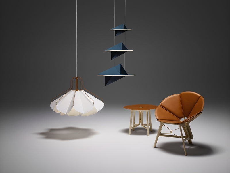 Louis Vuitton的Objets Nomades輕旅系列家具，以叢林意象為展場造景，將花卉線條作為設計靈感的具體呈現。