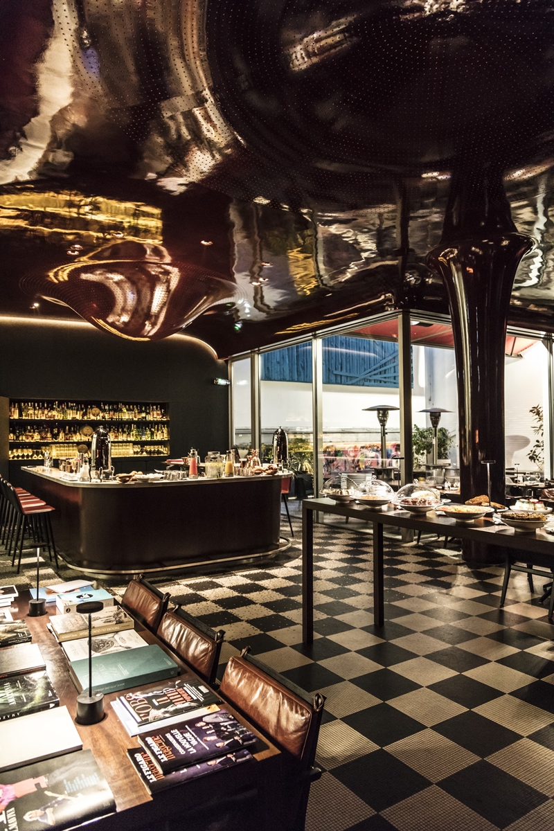 澡堂夜總會酒店（Les Bains Hotel）。