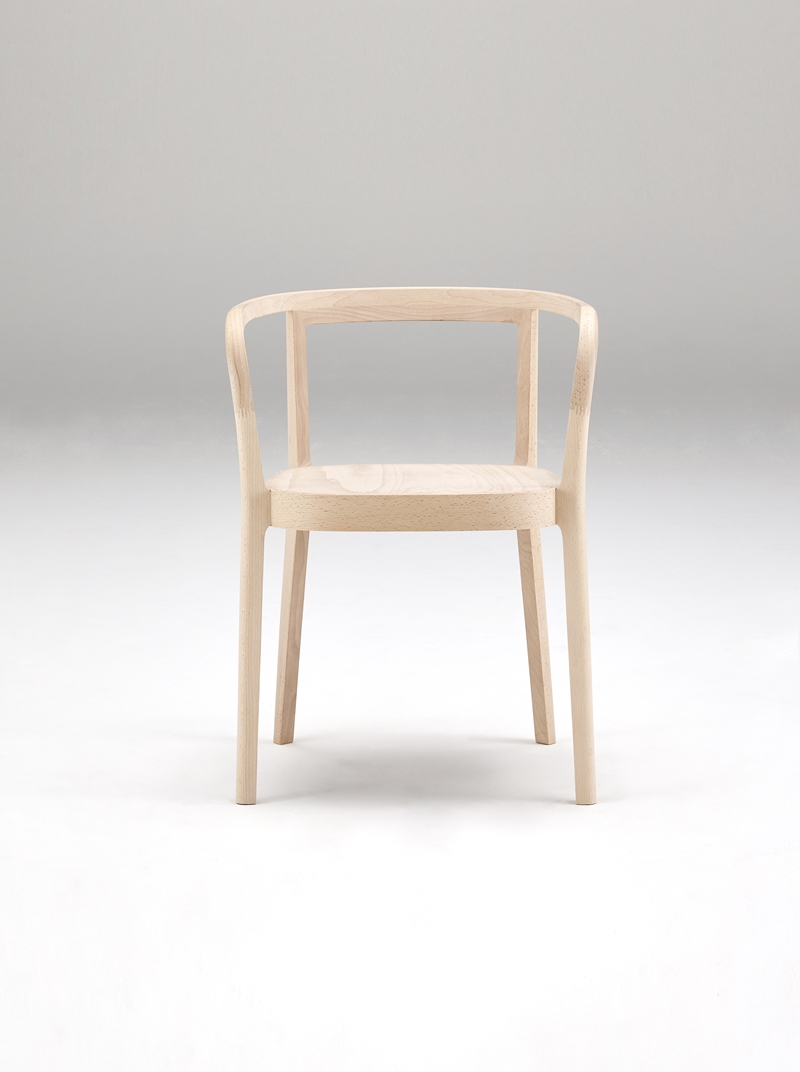 今年秋天，Cecilie Manz與日本家飾品牌Actus推出的Moku餐桌椅系列。／Photo from ACTUS, NISSIN MOKKOU JAPAN