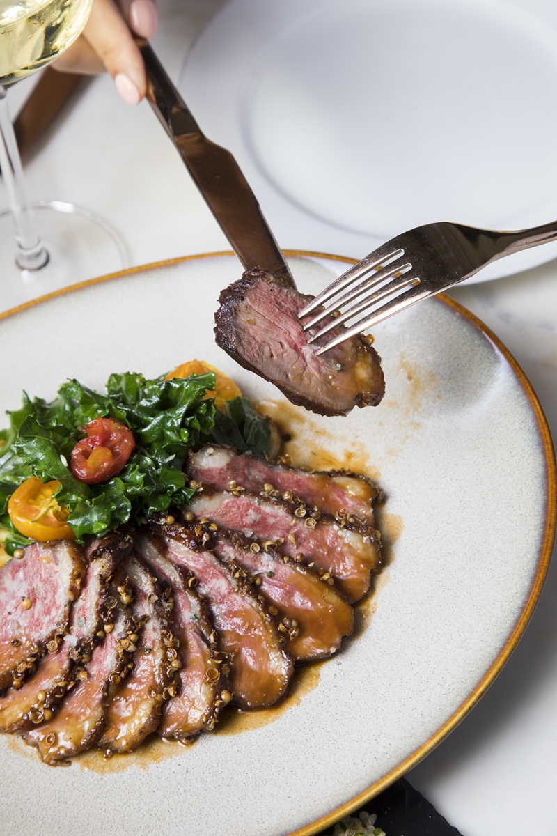 蜂蜜鴨胸（Honey-glazed Duck Breast）。