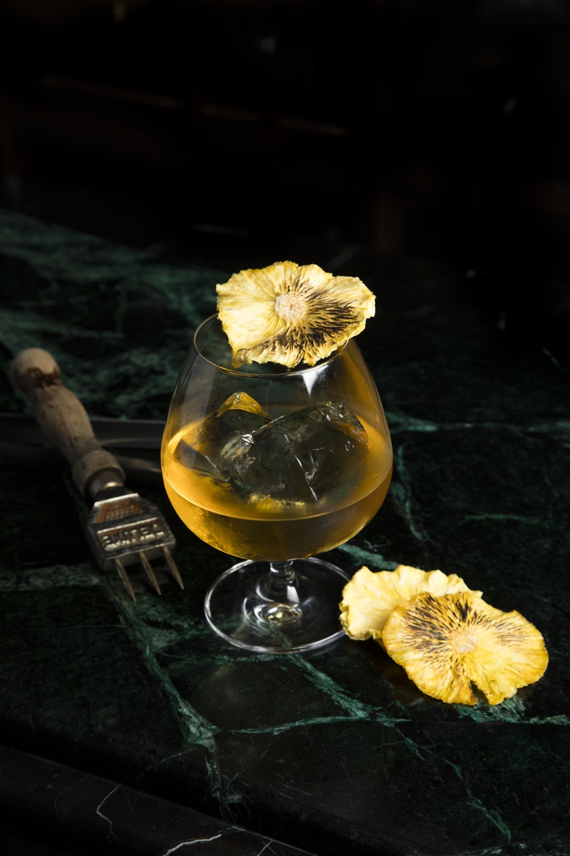 特調雞尾酒：史汀金氏經典時尚（The Stiggins Old Fashioned）。