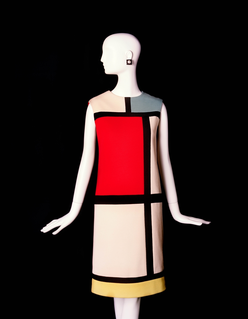 將荷蘭藝術家彼埃‧蒙德里安（Piet Cornelies Mondrian）的抽象畫作，搖身變成引發時尚狂潮的蒙德里安裙（Robe Mondrian）。