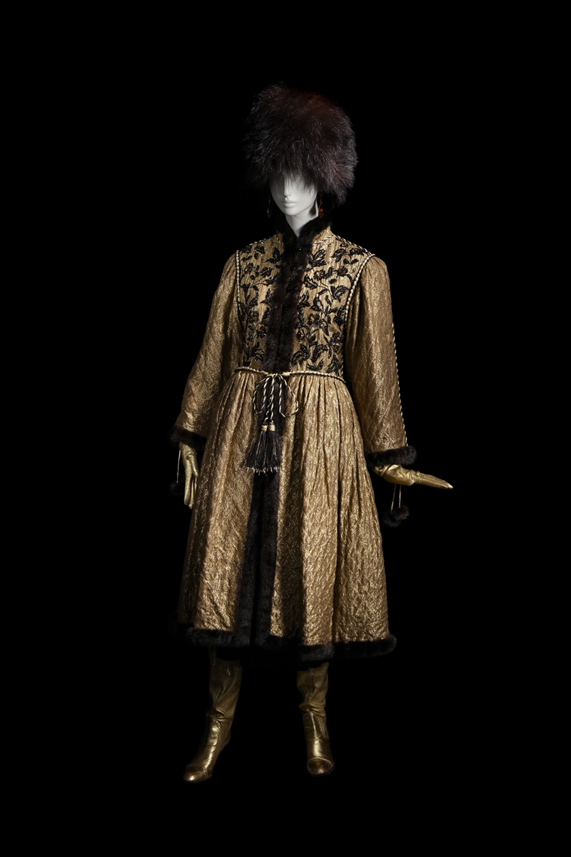 1976年發表的秋冬系列Ballet Russes collection，讓法國人讚嘆俄羅斯女性文化之美。