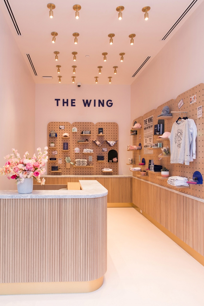 The Wing位於一樓的櫃台。