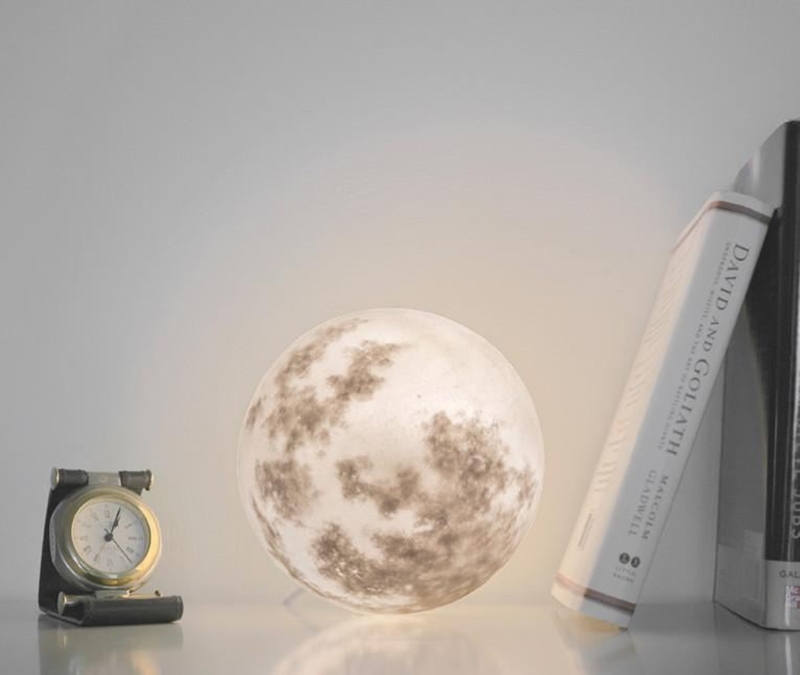 Luna lamps／Acorn Studio。