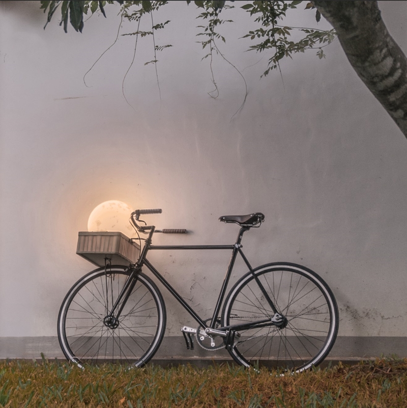 Luna lamps／Acorn Studio。
